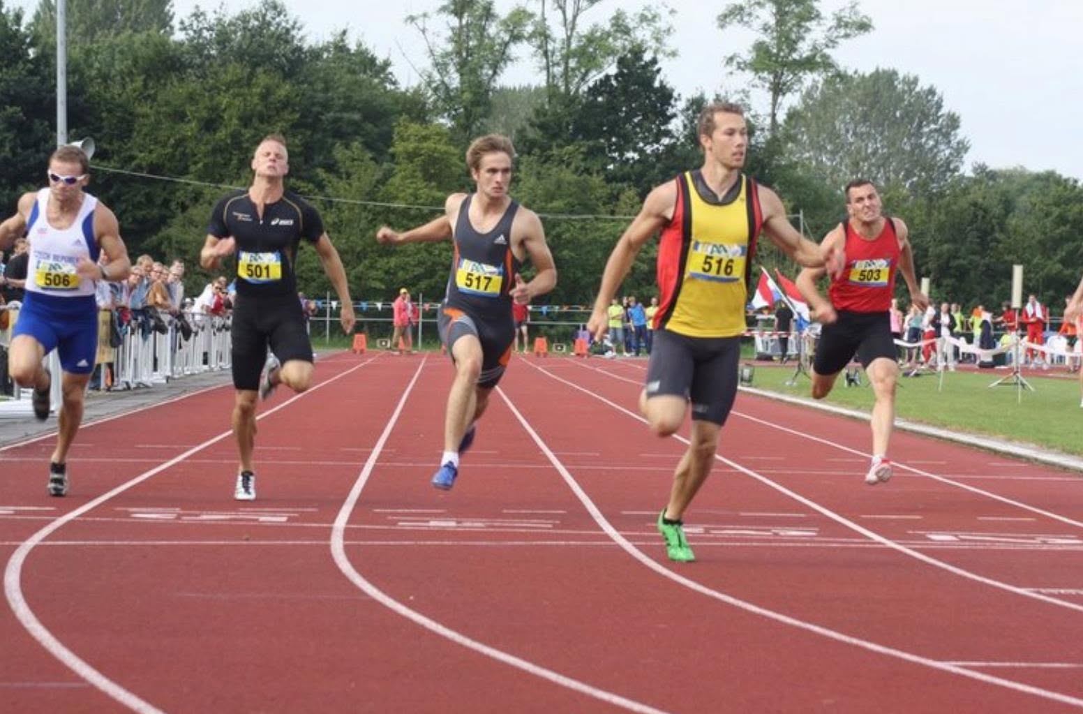Dean Davis sprinting in the 100m at a decathlon competition